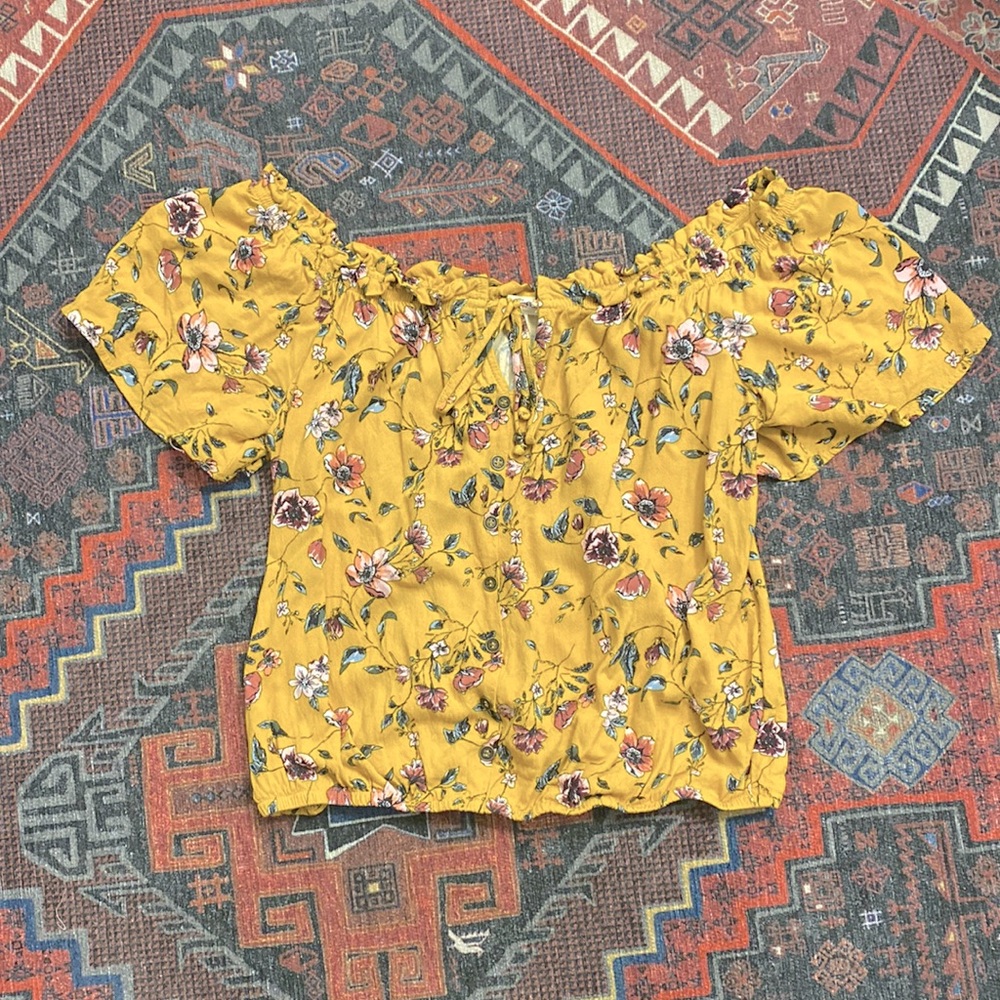 Brand Mason & Belle - Off shoulder semi cropped top - sz S - great condition